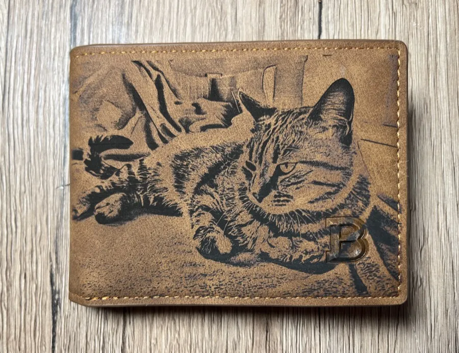 Gravírozott Mačacie referencia