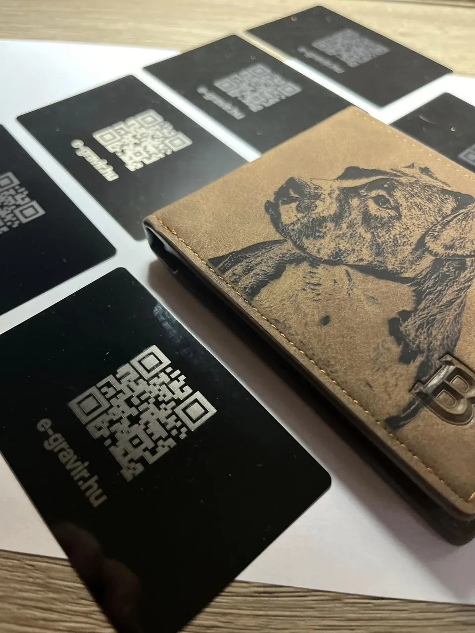 Gravírozott Psie referencia