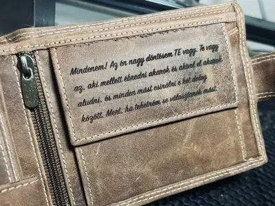 Gravírovaná Peňaženka Referenčný Obrázok 3
